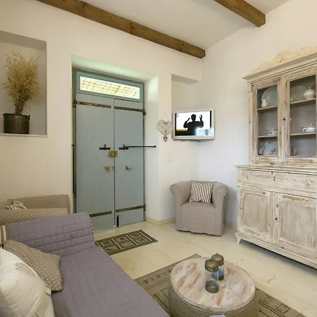 In With Private Pool And Views Cortona
