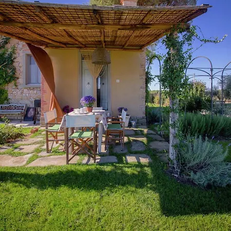 In With Private Pool And Views Cortona